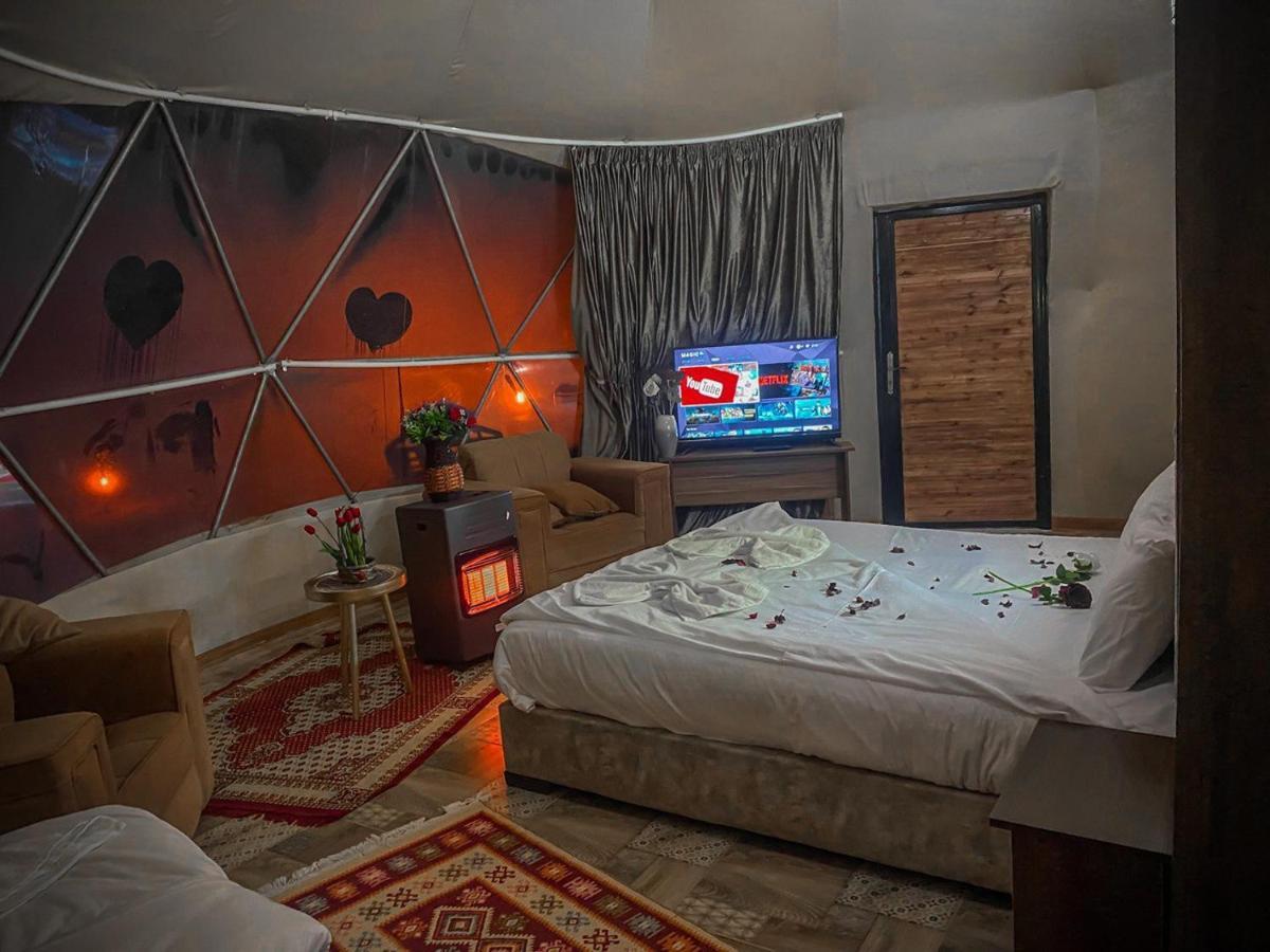 Rum Warm Bubble Camp Wadi Rum Buitenkant foto