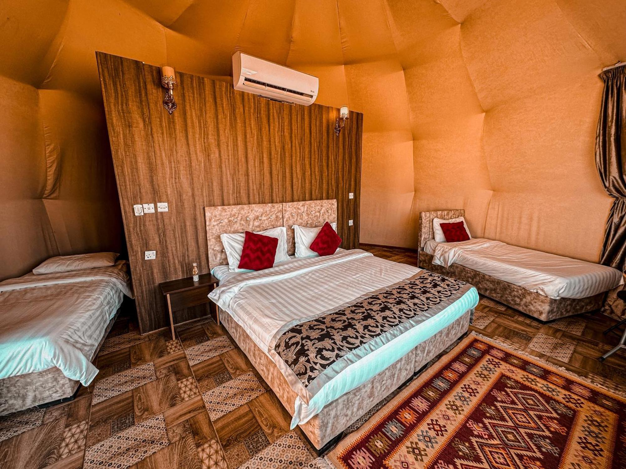 Rum Warm Bubble Camp Wadi Rum Buitenkant foto